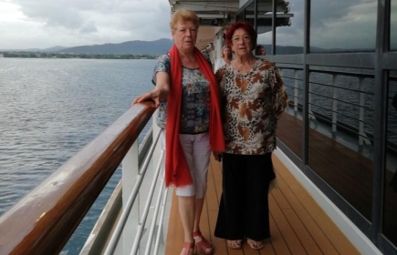 Christiane Dubuisson (à gauche) a passé quatre mois en mer à bord du Costa Deliziosa.-
